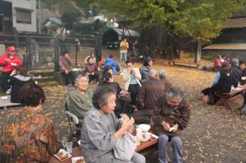 宮園の大イチョウ祭り