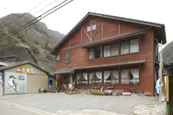 ロッジ「山小屋」