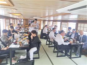 おいしい食事と楽しい会話で時間があっという間に過ぎました。